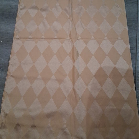 Diamond Pattern Tan Tablecloth - Picture 1 of 4